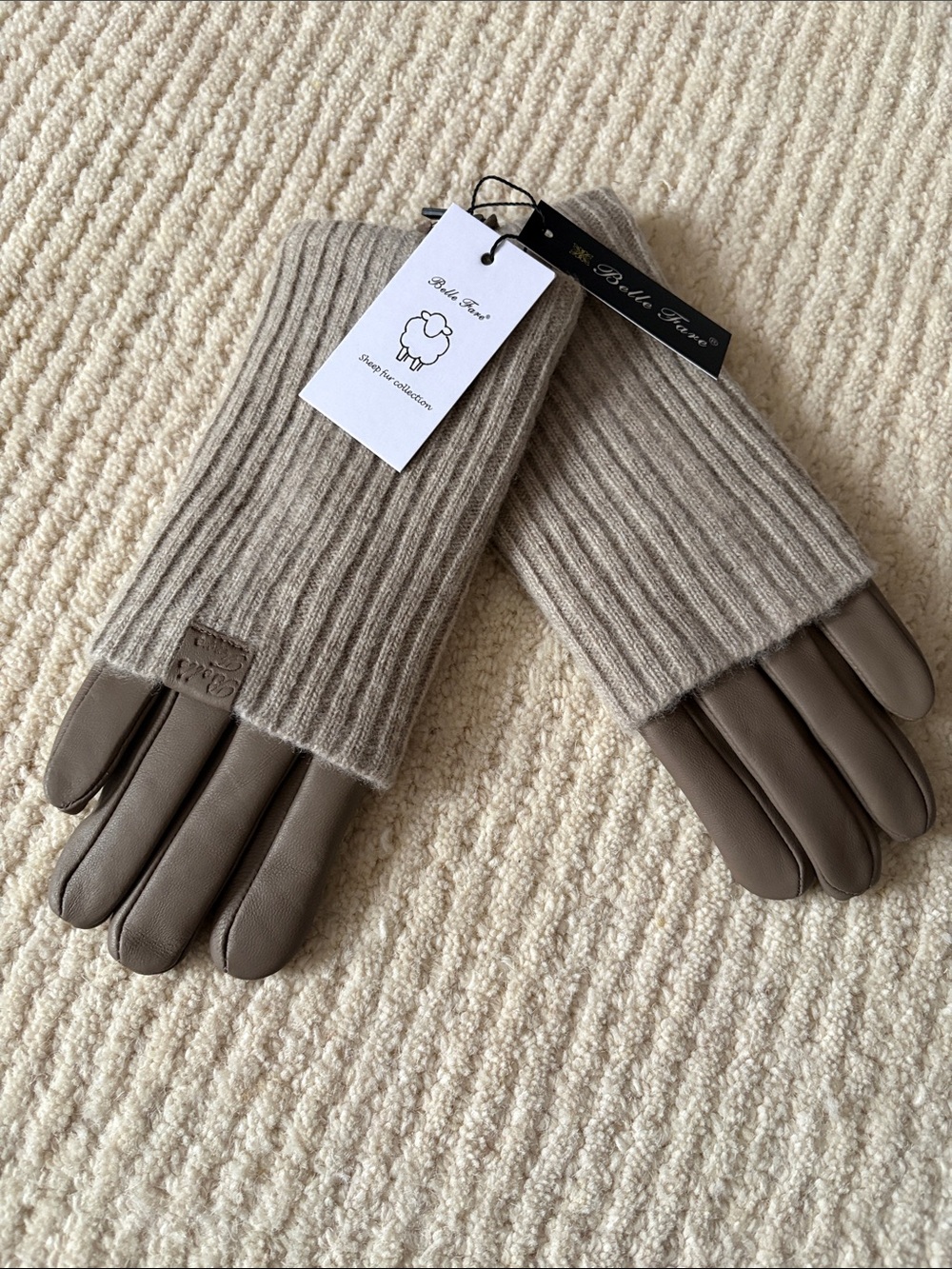 Lamb skin leather and wool/cashmere gloves